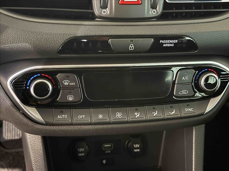 Hyundai i30 1,0 T-GDI SMART AT - fotka 16 z 19