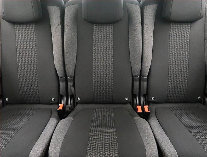Peugeot 5008 (2022) Active 1.5 BlueHDi, Automat - fotka 10 z 23