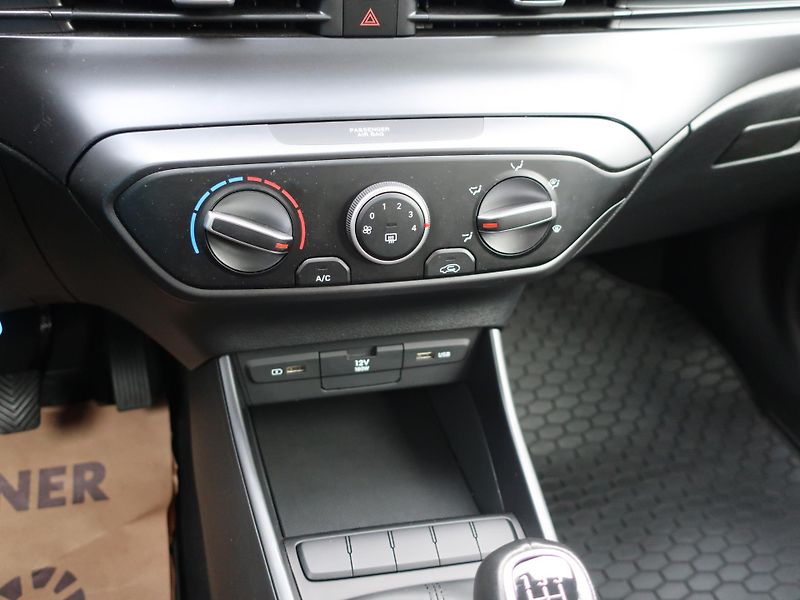 Hyundai i20 i 62kW REZERVACE - fotka 18 z 25