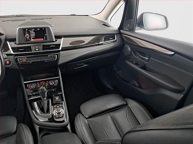 BMW Řada 2 (2016) 218d Gran Tourer, Automat - fotka 8 z 18