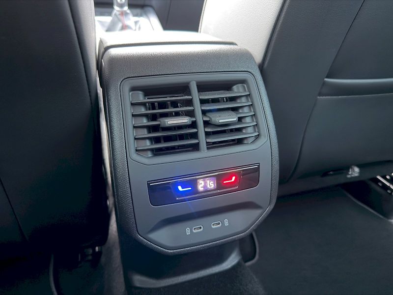 Seat Leon (2023) 1.5 TSI 96kW FR - fotka 27 z 35