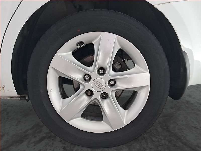 Kia Ceed (2009) 1.6 CVVT, nová STK - fotka 15 z 17