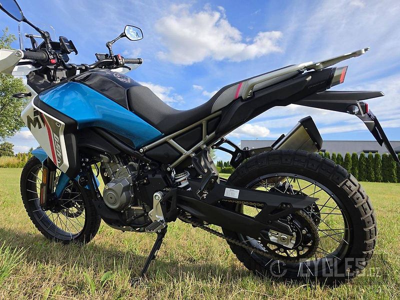 CFMOTO 450 MT-R (2024) - fotka 10 z 14