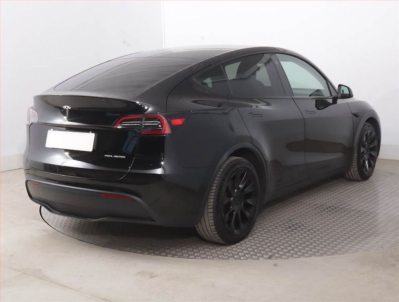 Tesla Model Y (2023) Long Range AWD 79kWh, SoH 91% - fotka 5 z 21