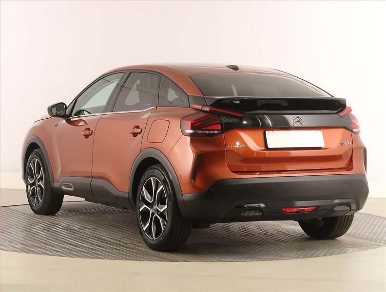 Citroën ë-C4 (2022) Shine 50 kWh, SoH 94% - fotka 4 z 27
