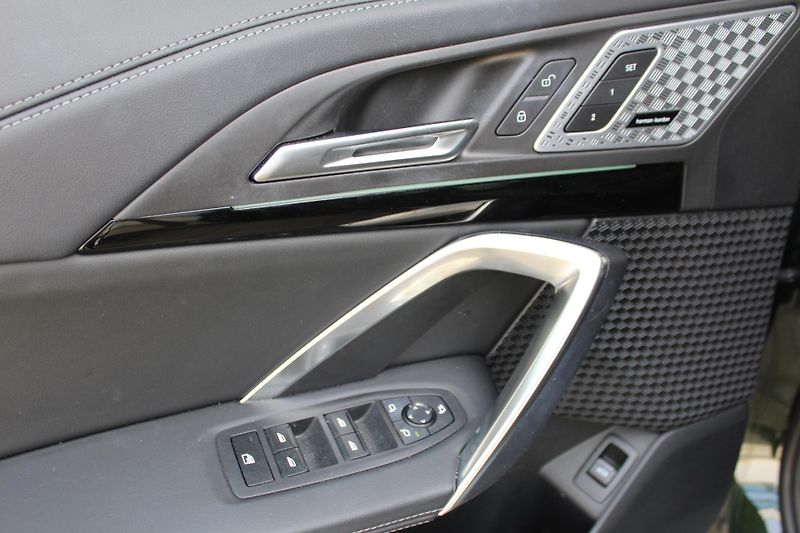 BMW iX1 eDrive20 - fotka 11 z 24