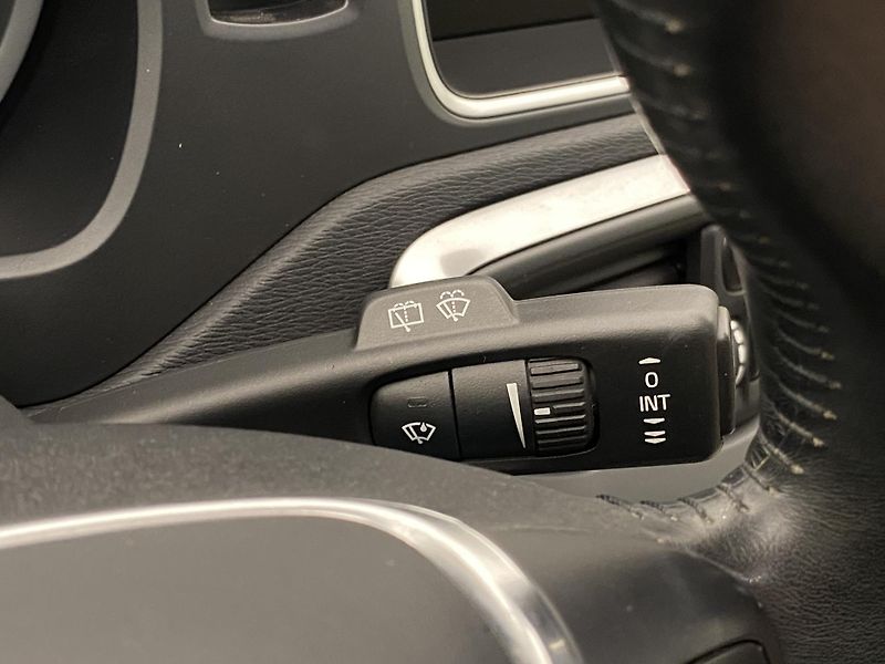 Volvo V40 D4 SUMMUM AUT CZ REZERVACE - fotka 22 z 45