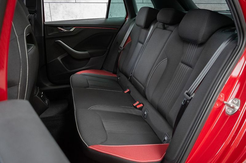 Škoda Kamiq 1.5 TSI MONTE CARLO*TAŽNÉ*ČR* - fotka 12 z 47