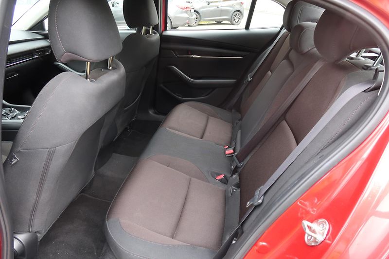 Mazda 3 SDN 2,0G 122k Plus - fotka 9 z 17