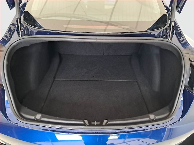 Tesla Model 3 (2019) Long Range 4WD 78kWh, SoH 81% - fotka 13 z 21