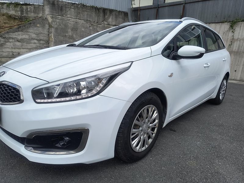 Kia Ceed (2018) 1.6 CRDI 100KW/AC/PDC/LED - fotka 13 z 50