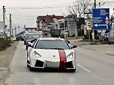 Nadšenec si postavil repliku Lamborghini.
