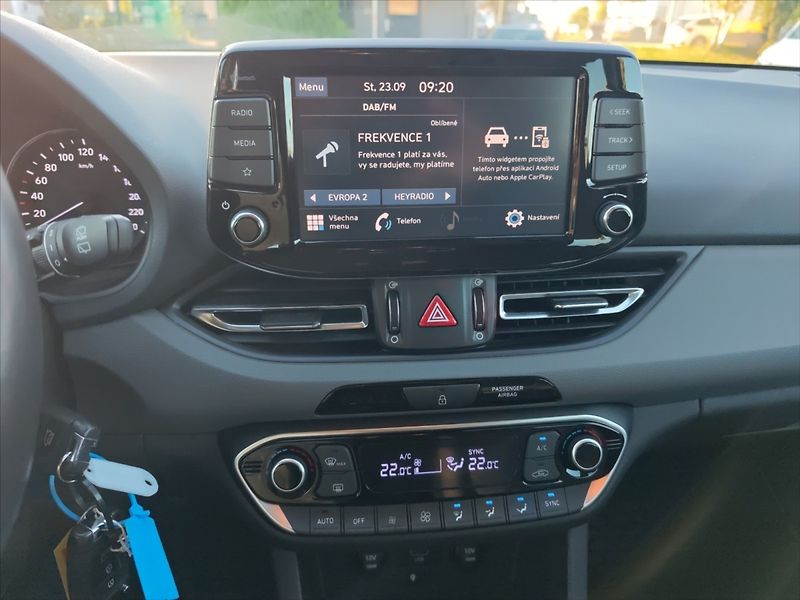 Hyundai i30 1,0 TGDI Family Smart - fotka 10 z 11