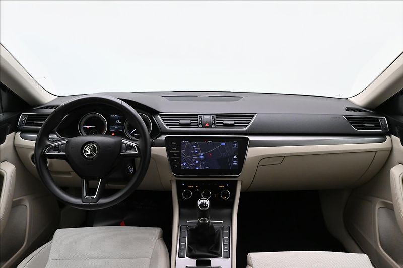 Škoda Superb 2,0 TDI 110kW Style Záruka až - fotka 15 z 32