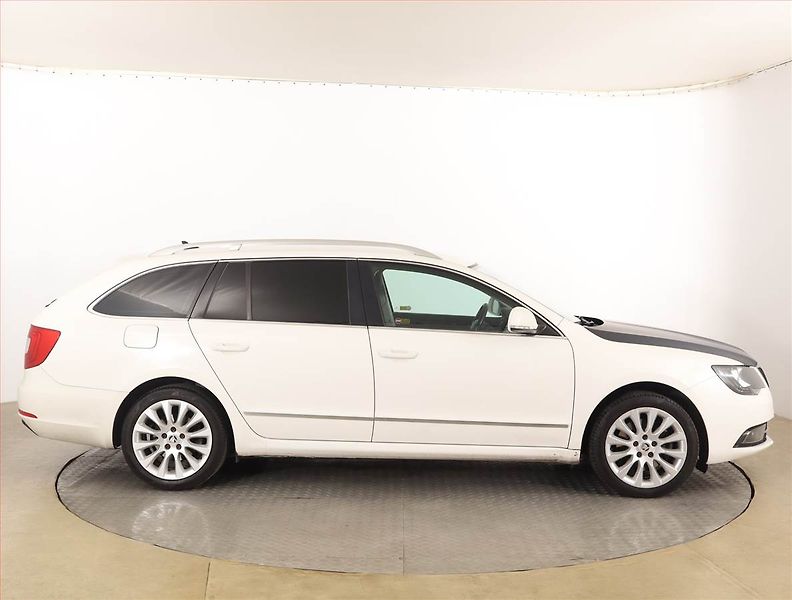 Škoda Superb (2013) 2.0 TDI, Automat, Navi, Xenony - fotka 6 z 20