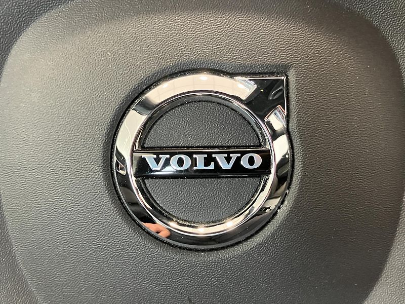 Volvo XC60 B4 AWD R-Design AT8, ČR - fotka 47 z 50