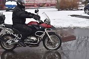 Tradiční Vánoční vyjížďka motorkářů zasněženým Krnovem na Štědrý den 24. 12. 2023