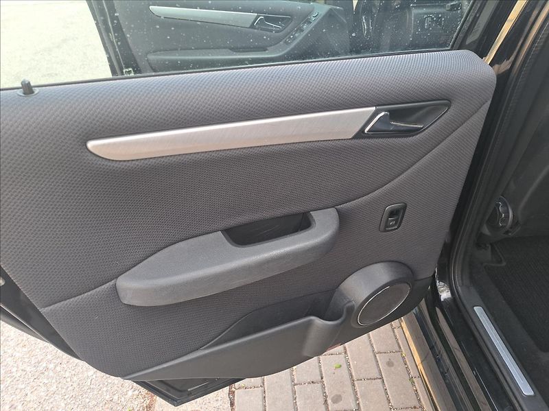 Mercedes-Benz Třídy B B180 i   1,7 - fotka 19 z 35