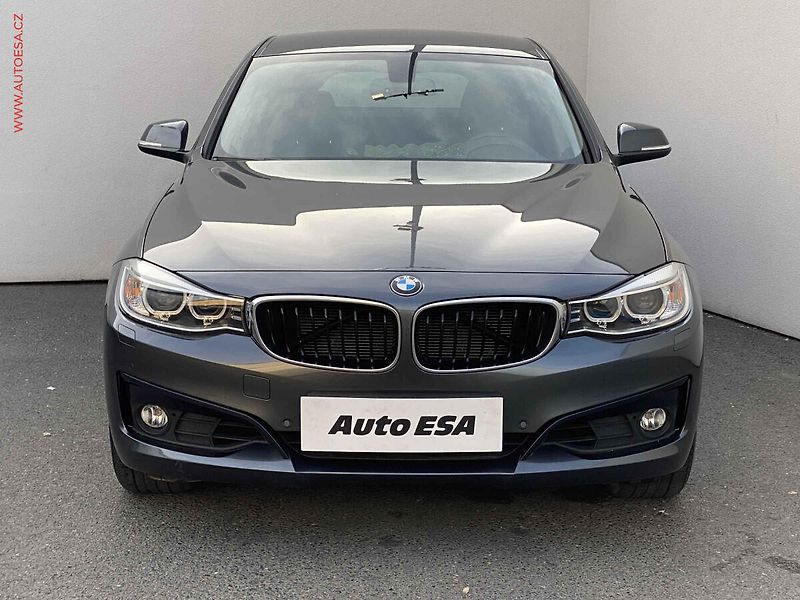 BMW Řada 3 (2015) 2.0T 328i xDrive, Sport, AT - fotka 2 z 20