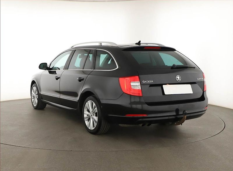 Škoda Superb (2015) Style 1.6 TDI, Kůže, Navi - fotka 4 z 17