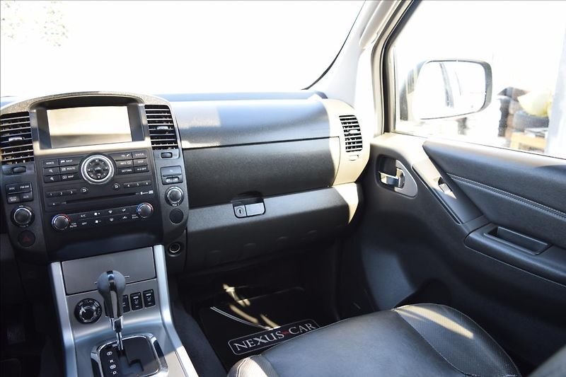 Nissan Navara 3,0 dCi V6 170KW TAŽNÉ 4X4 ALU - fotka 33 z 55