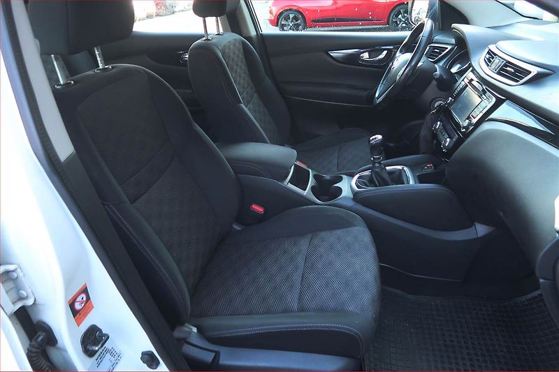 Nissan Qashqai (2014) 1.5 dCi, Navi, Tempomat - fotka 9 z 15