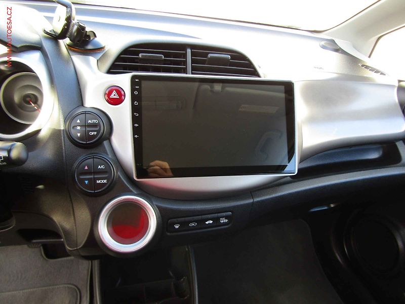 Honda Jazz (2011) 1.3i, ČR, Navi, AC - fotka 14 z 17