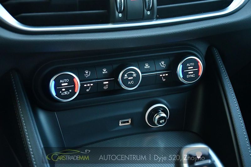 Alfa Romeo Stelvio 2.2D 16V 154kW Veloce AT8-Q4 - fotka 32 z 51