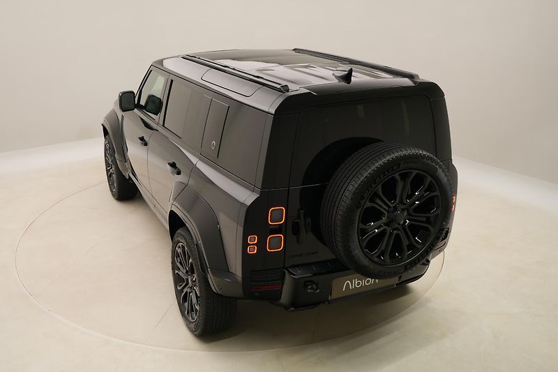 Land Rover Defender (2026) P635 OCTA BLACK AWD - fotka 13 z 74