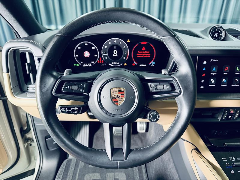 Porsche Cayenne (2023) S*V8*SPORTDESIGN*ZÁRUKA*MAX.VY - fotka 21 z 43