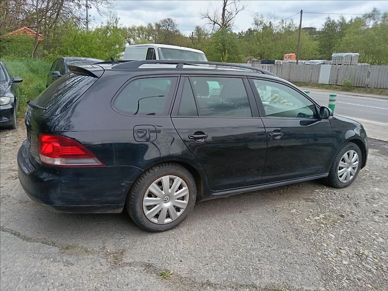 Volkswagen Golf Variant 1,6 TDi 4Motion  Trendline - fotka 12 z 20