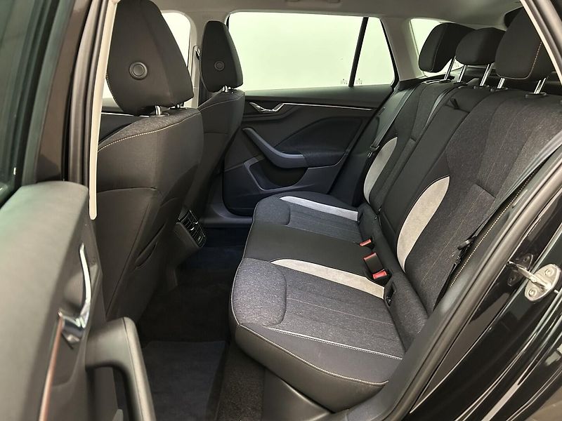 Škoda Kamiq 1.0 TS Top selection - fotka 17 z 23