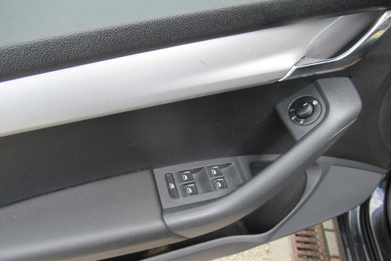 Škoda Octavia 2.0 TDi AUT. KLIMA SADA KOL - fotka 17 z 21