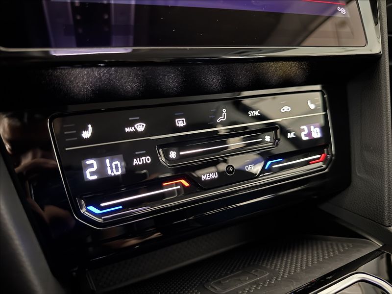 Volkswagen Passat 2,0 TSi  DSG Elegance Virtual - fotka 42 z 47