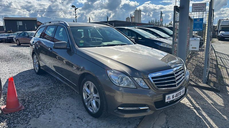 Mercedes-Benz Třídy E (2010) 350CDI 170kW *4M*Avantgarde* - fotka 3 z 24
