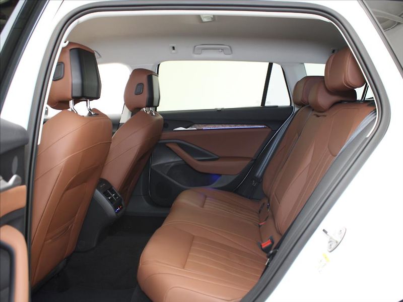 Škoda Superb 2,0 TDi 4x4 L&K Tažné Webasto - fotka 7 z 38