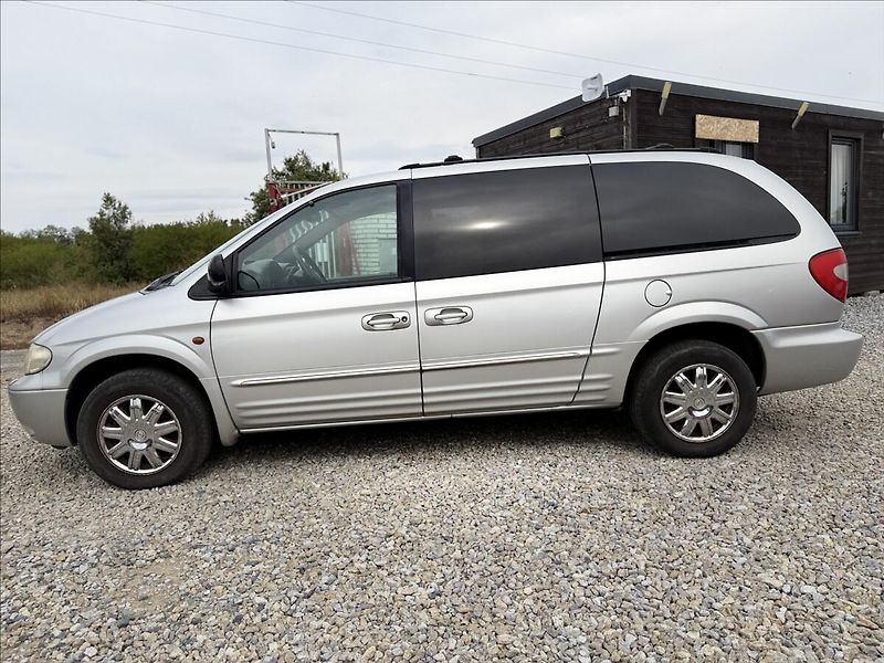Chrysler Grand Voyager 3,3 V6 128kW A/T 7MÍST - fotka 8 z 26