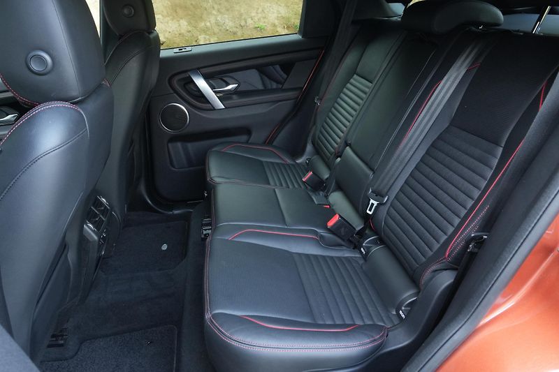 Land Rover Discovery Sport P200 R-Dynamic SE, DPH, Tažné - fotka 34 z 40