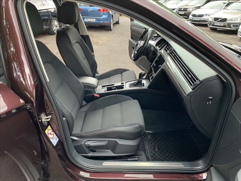 Volkswagen Passat 2,0 TDI ALLTRACK 1.MAJ.,ČR,SER - fotka 13 z 20