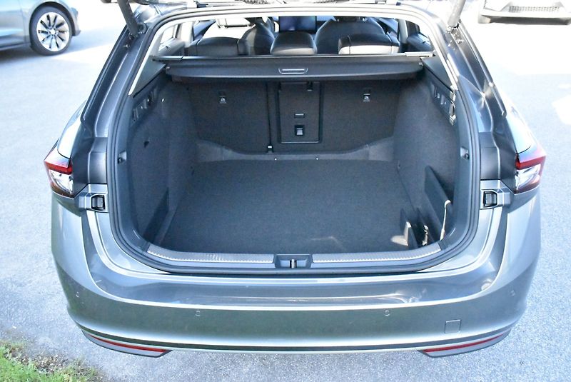 Škoda Superb (2026) Combi Laurin & Klement 2,0 TDI - fotka 32 z 45