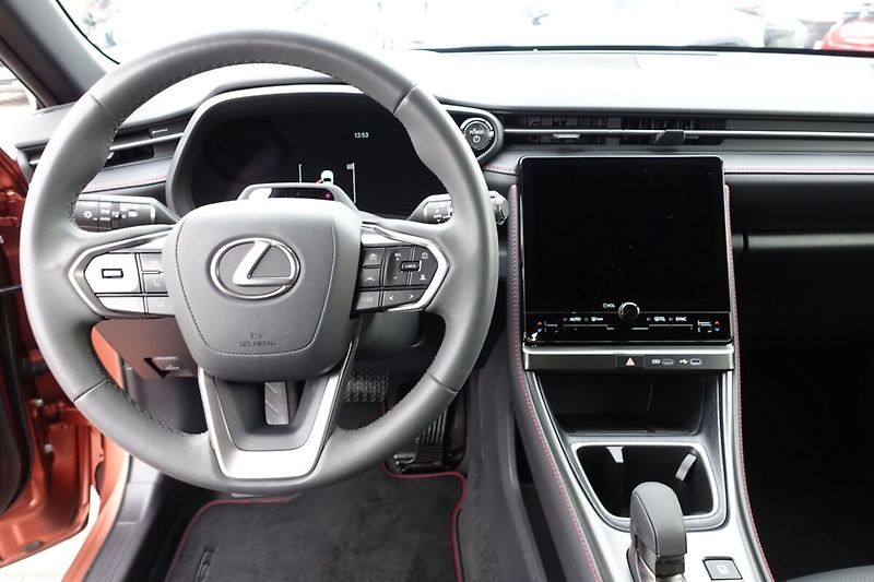 Lexus LBX 1,5 HEV Emotion Tech FWD - fotka 17 z 33