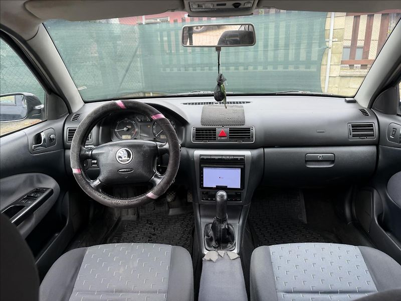 Škoda Octavia 1,9 TDI - fotka 12 z 16