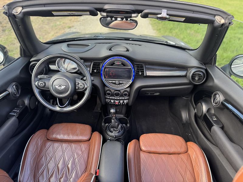 Mini Cooper S (2016) 2.0 S 1.MAJITEL.SERVIS - fotka 37 z 40