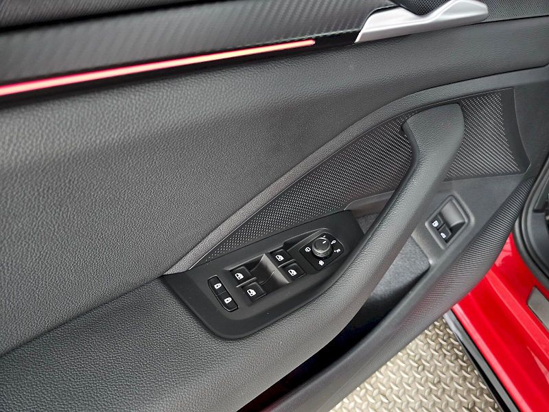 Škoda Superb (2025) 1.5PHEV 205k SPORTLINE - fotka 29 z 35