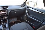 Škoda Octavia 2,0 TDI 110KW DSG TAŽNÉ NAVI - náhled 25