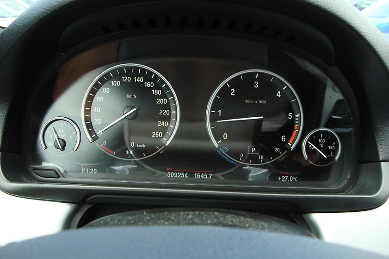 BMW Řada 5 (2013) 535d Xdrive,M-paket,S.kniha - fotka 61 z 73