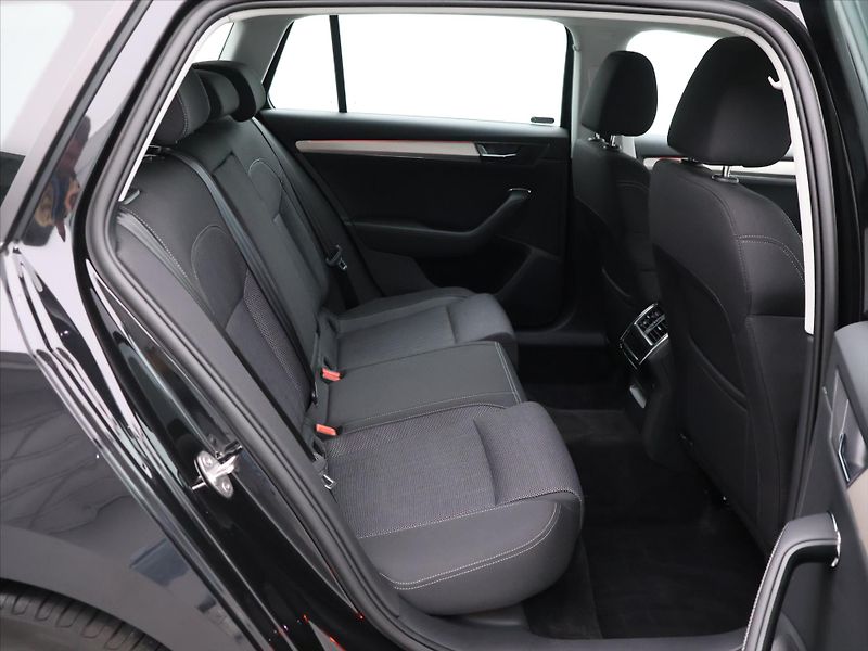 Škoda Superb 2,0 TSI 140kW Style DSG CZ DPH - fotka 11 z 28