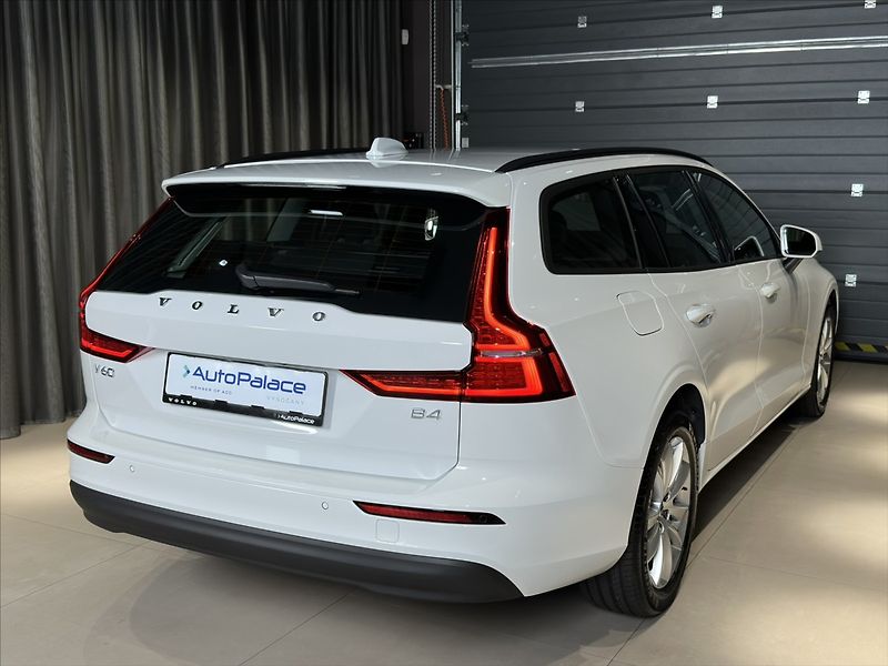 Volvo V60 (2026) 2,0 B4  Core - fotka 4 z 38