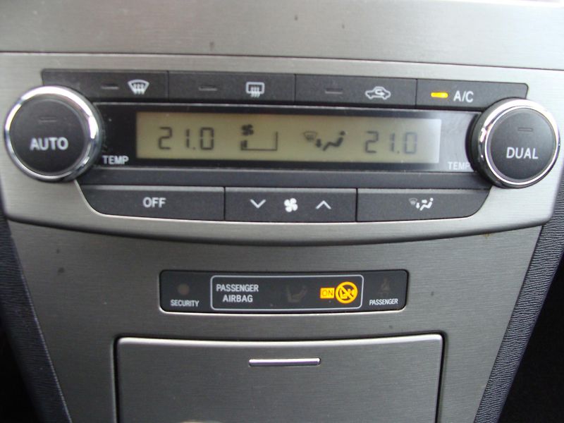Toyota Avensis 2.0 D-4D, 93 kW,klima,p.kamera - fotka 22 z 30