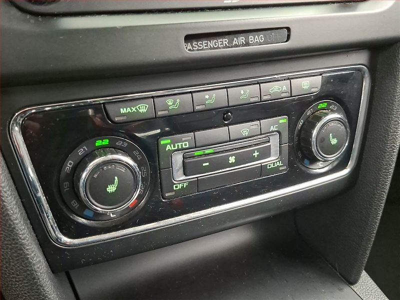 Škoda Superb (2012) 2.0 TDI, Automat, Tažné - fotka 18 z 19